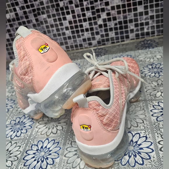 Nike Air Vapormax Plus Bleached Coral  Women's - Picture 3 of 7